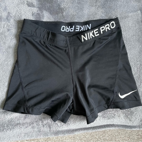 Nike - Picture 1 of 3